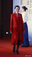 60岁陶慧敏红衣艳压全场！同框63岁张凯丽，红黑较量太有看头
