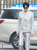 模特步走的真绝了 刘宇宁好帅啊啊啊啊 2025.12.17上班