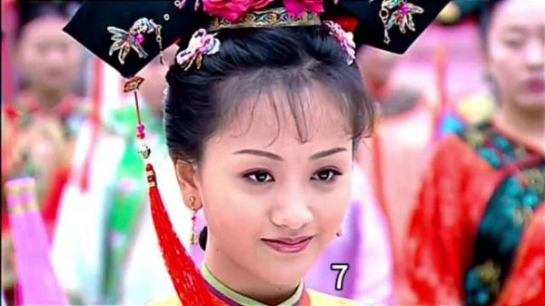 女孩外出游玩,却只一眼,便对皇上情根深种