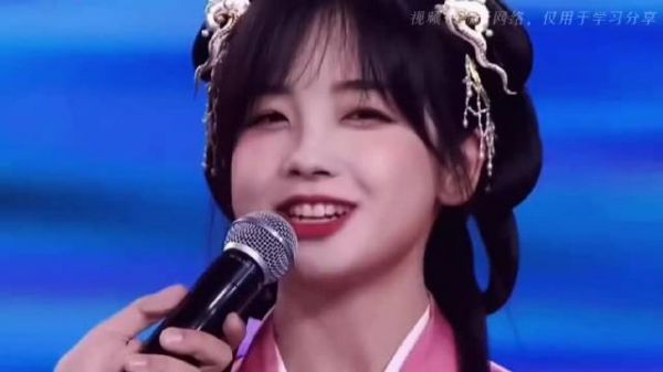 王冰冰携明媚笑容回归央视