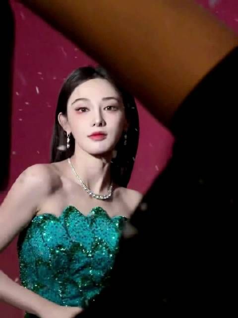 彭小苒出发图启用造雪机,梦回东宫小枫