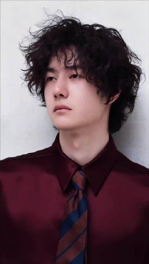 王一博这个卷毛造型我真的爱死了,感觉什么造型都超帅气