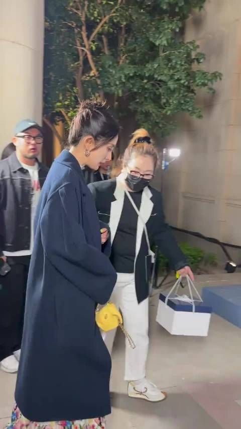 幂姐你想美死谁,我真的好喜欢大幂幂的鼻子,跟她眼睛在一起,简直是绝配