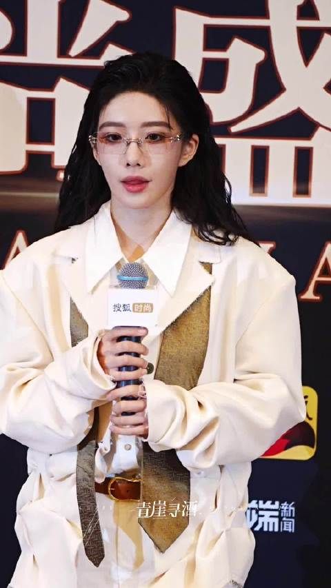 有媒体问最能代表沈梦瑶式的舞台风格是什么?