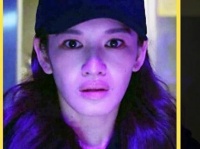 女人跟踪半夜外出的伴侣，未料目睹震撼场面！