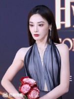 姐姐杀我..！@彭小苒 今天这套完全是辣疯了！爱看多穿