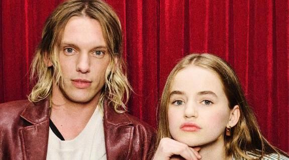 杰米·坎贝尔·鲍尔与内尔·费希尔回忆怪奇物语片场时光