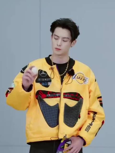 王鹤棣以独特魅力演绎荒诞与荒谬