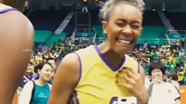 外国巨星见到成龙的反应