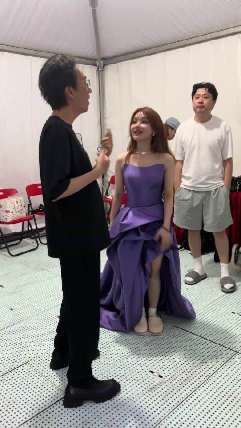 黄霄云被拍成1米5，摄影师遭调侃