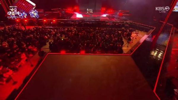 KISS OF LIFE献唱Bad Girl Good Girl亮相KBS歌谣大祝祭