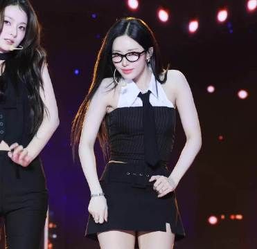 朴池原——短裙 直拍 所有人都在问的眼镜女神! ..