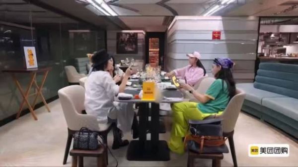 张柏芝用餐时小儿子来电,刘嘉玲赞其会生,宁静调侃儿子赔钱货