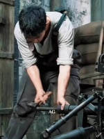 员工组内健身成风被称太卷，随地锻炼引热议