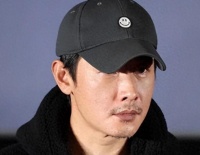 婚变传闻后，罗晋携任素汐与母亲去祈福，放下的心再次悬了起来