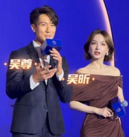 AB晚宴成照妖镜？陈昊宇颧骨突出，42岁吴昕逆龄生长，吴尊紧身裤翻车