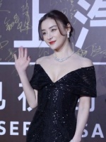 袁姗姗回应催生话题，坦言未被催婚