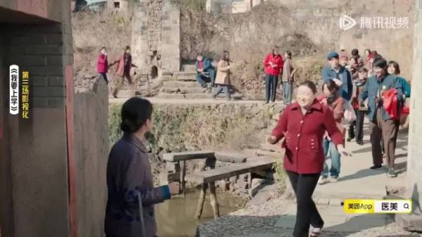 锤娜丽莎媒婆造型亮相演员请就位,大红袄扭腰说媒神还原