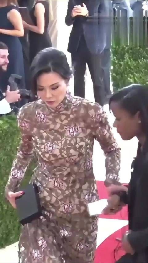 邓文迪两婚获绿卡及270亿美元，被称最强小三引热议