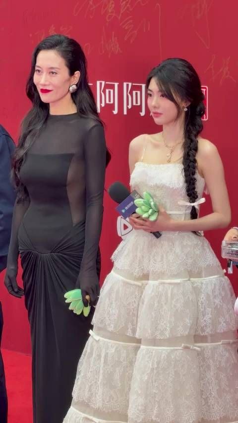许我耀眼剧组亮相金鹅荣誉红毯～赵露思没来