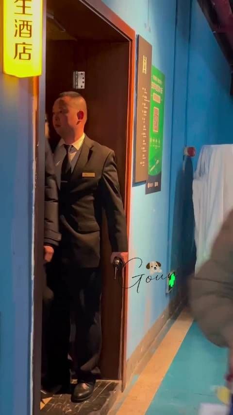 常华森重庆波司登活动出发 ，小卡子萌死了