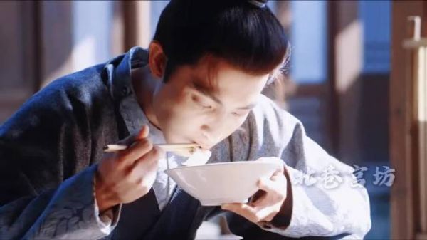 吃饭=领盒饭，看《长安二十四计》患上饭局 PTSD 长安二十四计
