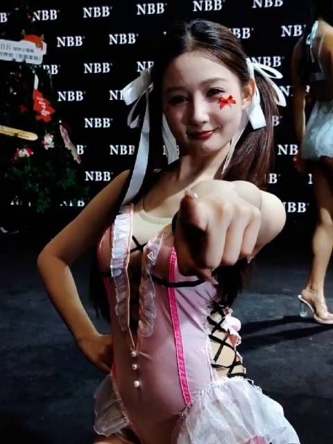 俏皮可爱的李嘻嘻！