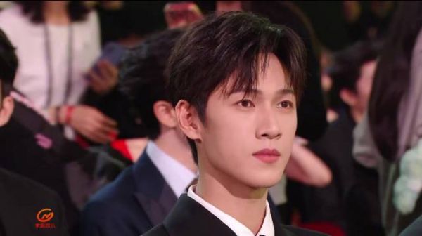 李昀锐内场怼脸镜头！无可挑剔的一张脸！