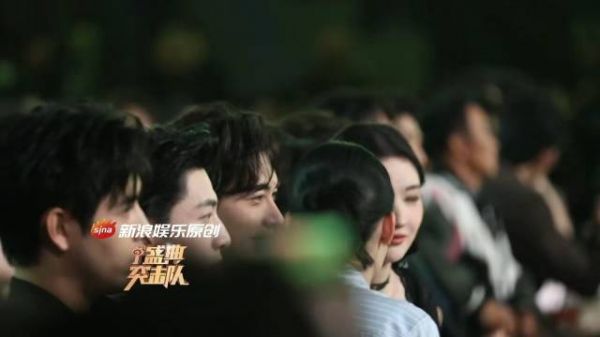 周也、王玉雯在星光大赏内场热聊中，氛围好好啊