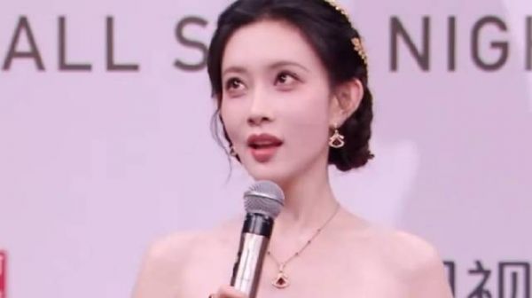 孟子义回应垫屁股传闻称礼服紧急修改致误会