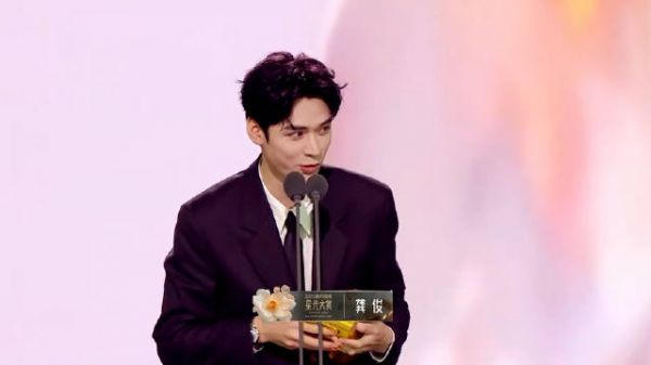 在见证属于@龚俊Simon 的荣誉时刻！