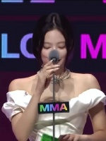 Jennie好温柔好漂亮，就一直这样闪耀下去吧