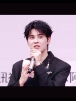 古子成嘴瓢引全场爆笑，鞠婧祎表情失控红毯变欢乐现场