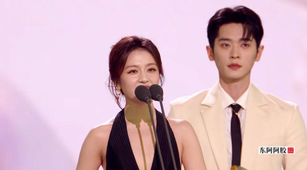 恭喜李兰迪获得星光大赏内场年度飞跃艺人