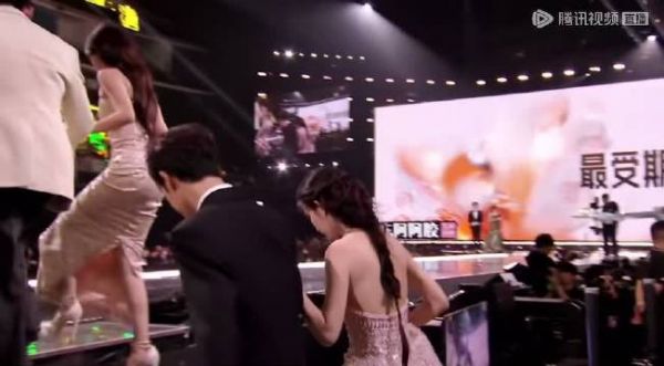 高跟鞋真的太高了吧这也！结束后和丁禹兮可以一起相约医院吃火锅