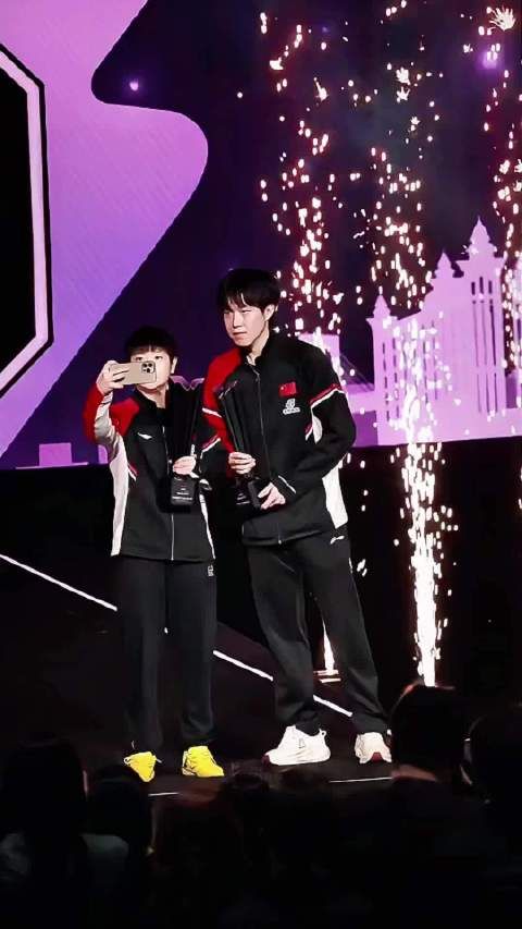 澳门的顶峰相见，也是重回世界第一后的两个人第一张合影！