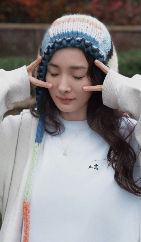 杨幂冬至晒营业美照。