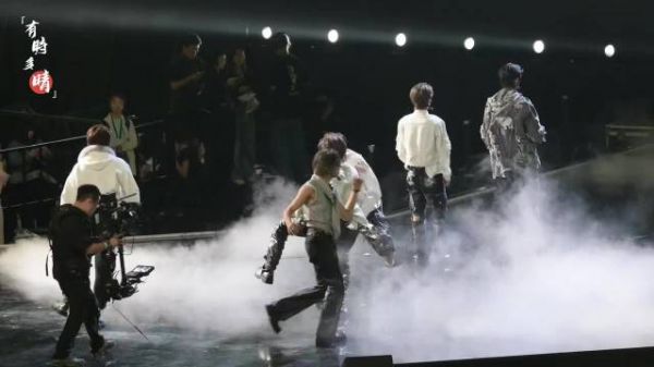 ADD与NEXT1DE跳月亮警察致敬火箭少女