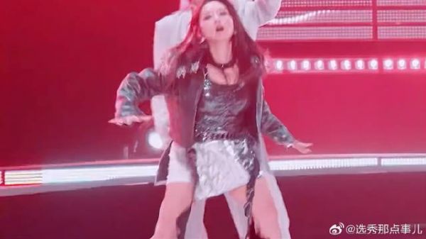 叶童在《乘风2025》里的原地跪转也太帅了吧