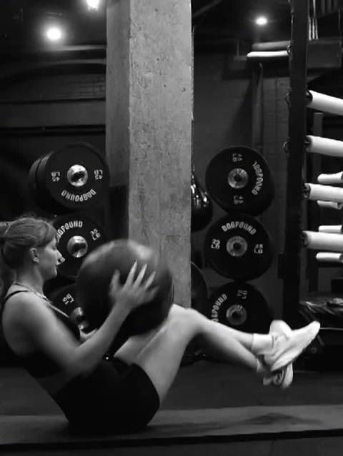 泰勒·斯威夫特纽约健身房备战巡演视频曝光