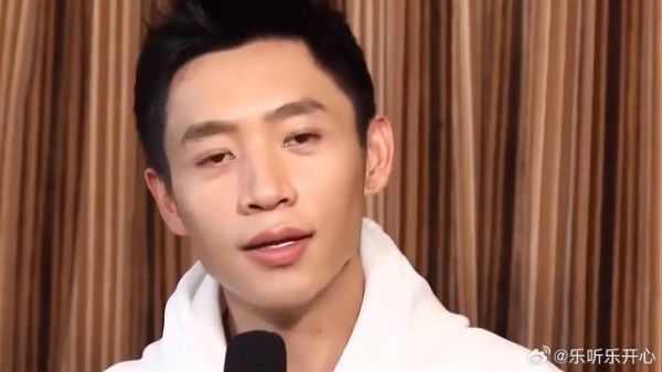 魏晨回复《快乐再出发》制片人，没有人有义务，为你不成熟买单
