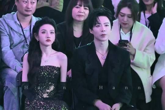 宋祖儿帮刘宇宁整理头发～好贴心的祖儿