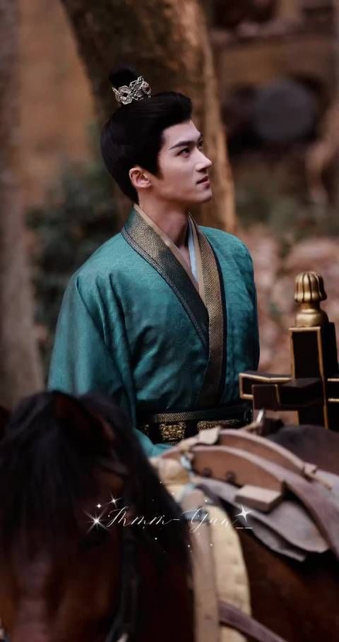 闫桉《嫁金钗》路透，妈呀！他挺适合演权谋剧里的男主的 看着好腹黑啊