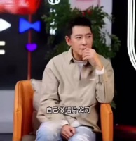 戴军曾为唱片公司老板，一手捧红歌手雪村