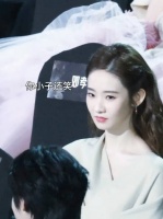 张艺凡调侃sdfj倒闭，贺峻霖暖心安慰