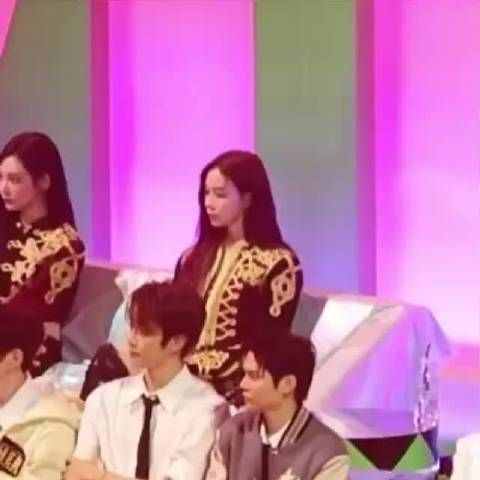 winter《like Jennie》reaction 认真观看中