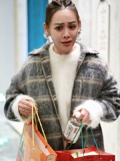 宁静与粉丝互动贴心，笑称交上小男朋友