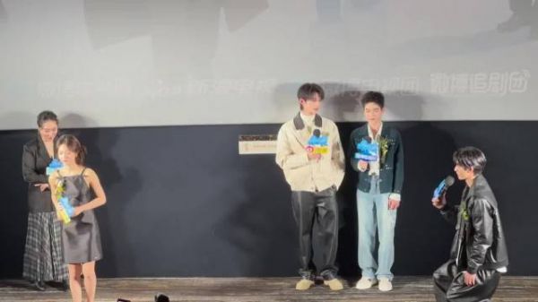 宋威龙拾级而上名场面变搞笑版，骄阳似我直播引热议