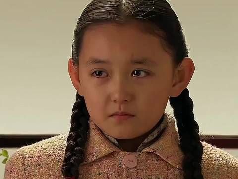 女孩失去双亲,吃饭都要看舅妈脸色