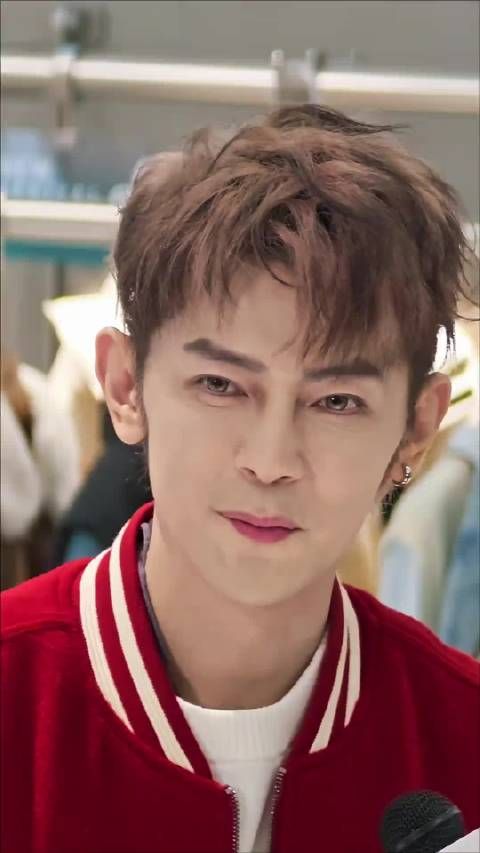 和粉丝合照的汪东城,真的不要太宠哦!